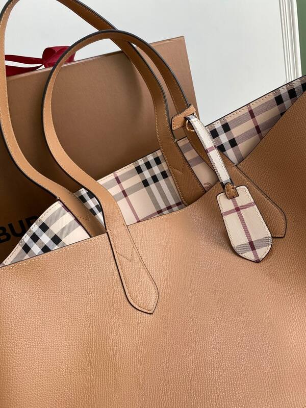Burberry Beige 40x30x16cm shoulder bag — Top Quality Replica