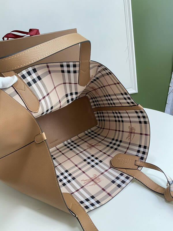 Burberry Beige 40x30x16cm shoulder bag — Top Quality Replica