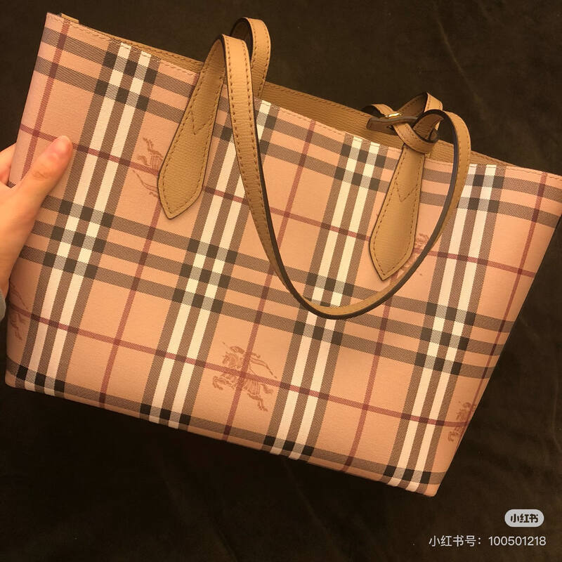 Burberry Beige 40x30x16cm shoulder bag — AAA Quality Replica