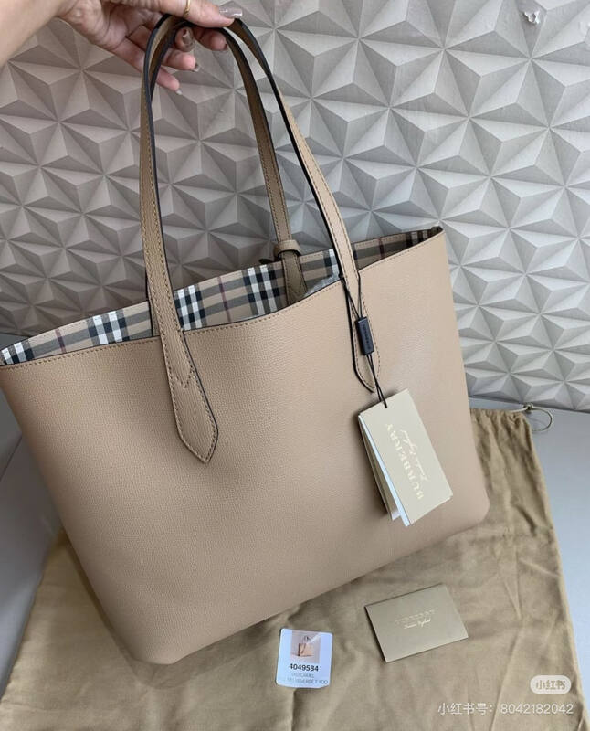 Burberry Beige 40x30x16cm shoulder bag — AAA Quality Replica