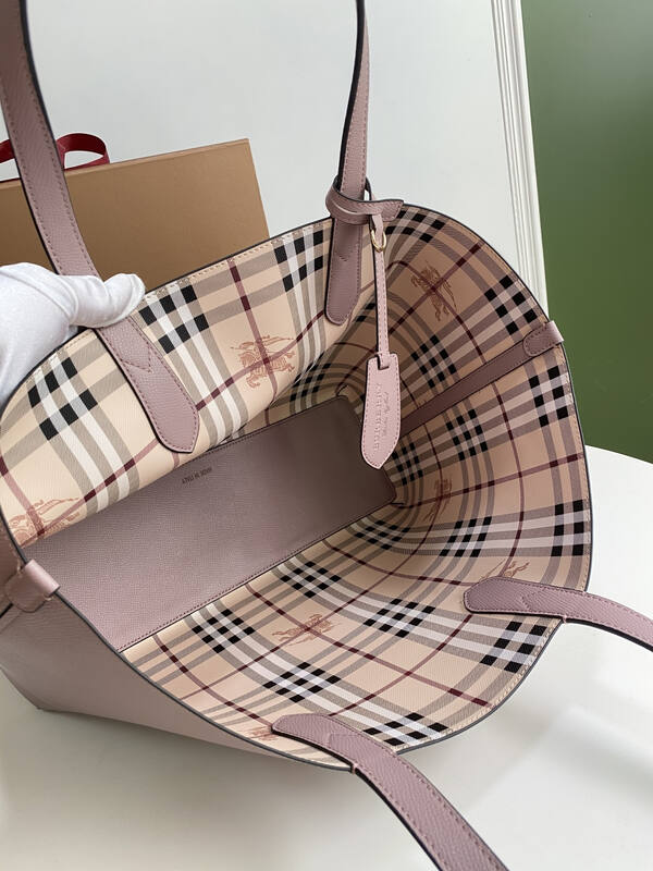 Burberry Pink shoulder bag — Top Quality Replica