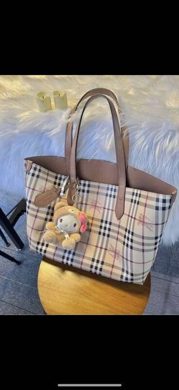 Burberry shoulder bag — AAA Quality Replica