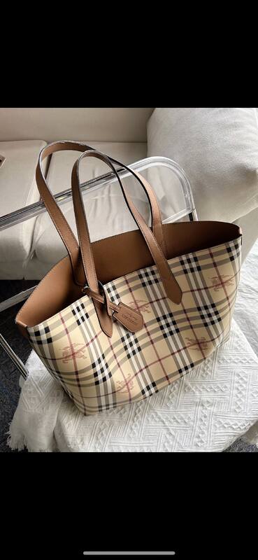 Burberry shoulder bag — AAA Quality Replica