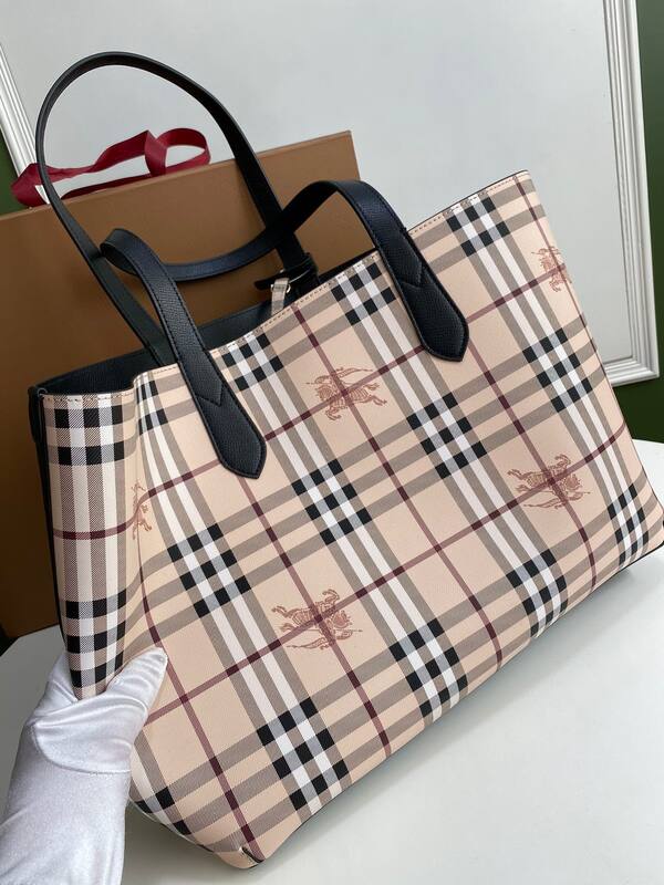 Burberry Black shoulder bag — 1:1 Replica