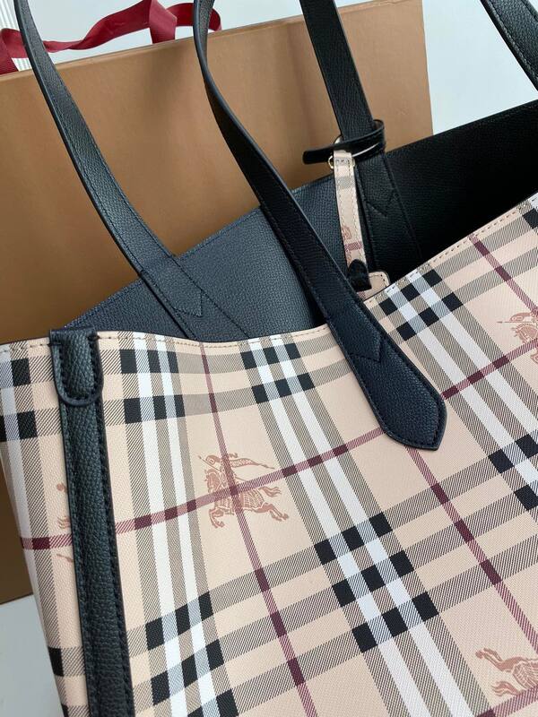 Burberry Black shoulder bag — 1:1 Replica