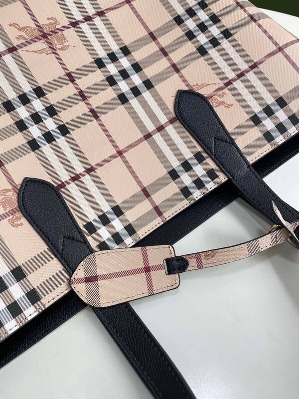 Burberry Black shoulder bag — 1:1 Replica