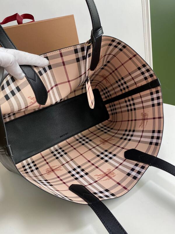 Burberry Black shoulder bag — 1:1 Replica