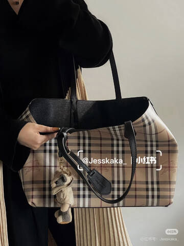 Burberry Black shoulder bag Premium Replica