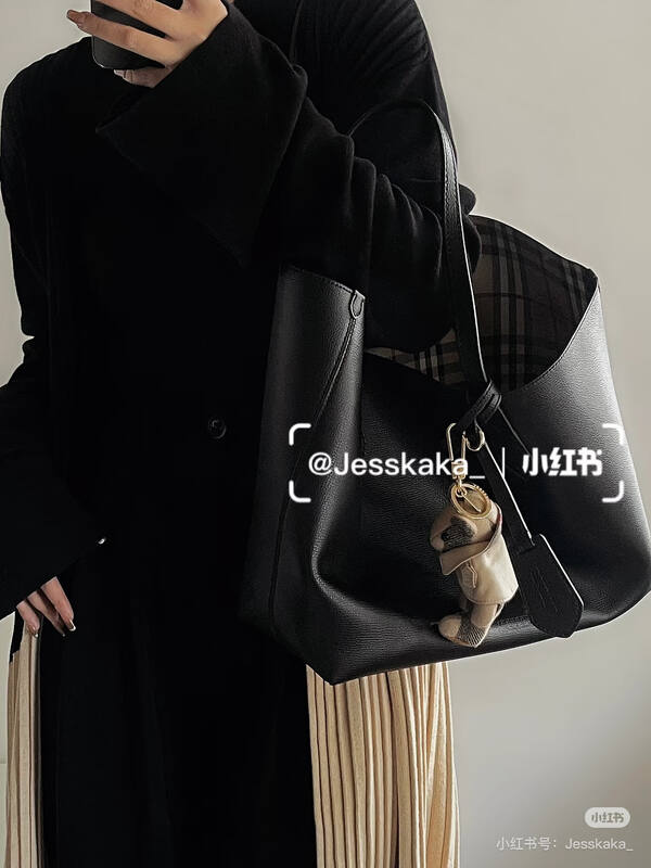 Burberry Black shoulder bag — Premium Replica