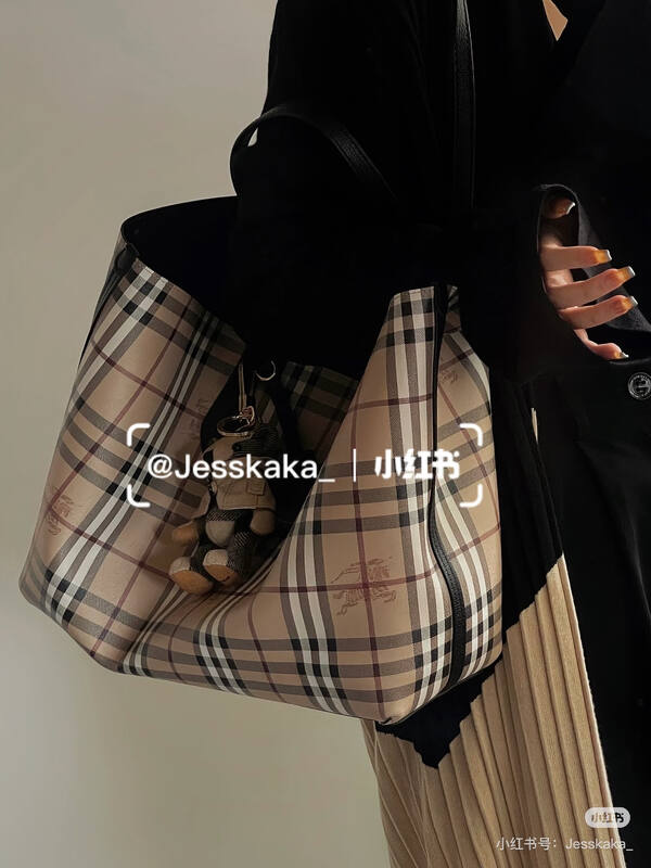 Burberry Black shoulder bag — Premium Replica