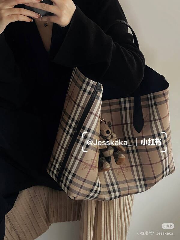 Burberry Black shoulder bag — Premium Replica