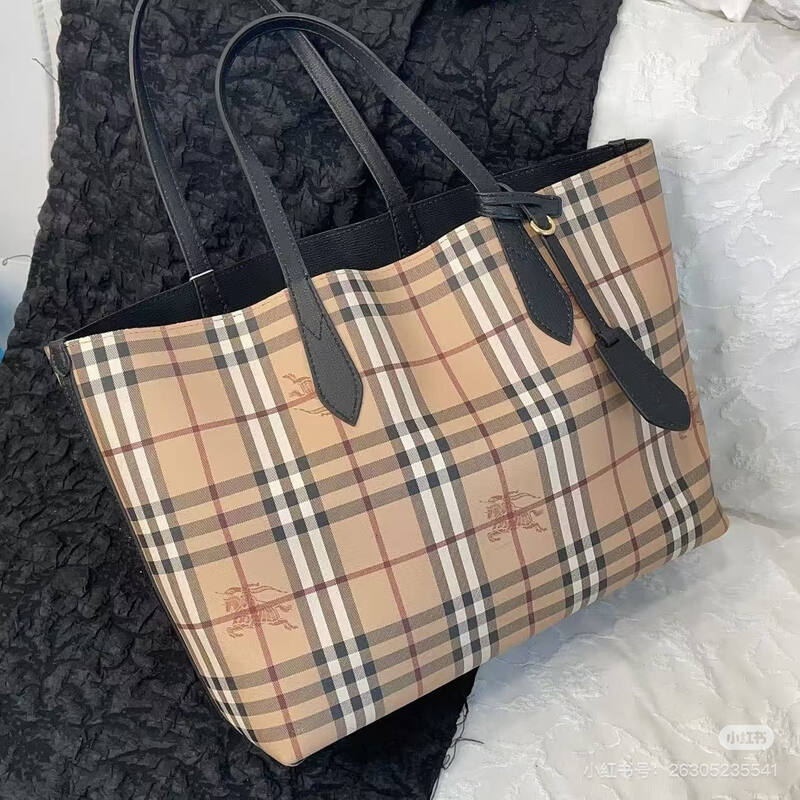 Burberry Black shoulder bag — 1:1 Replica