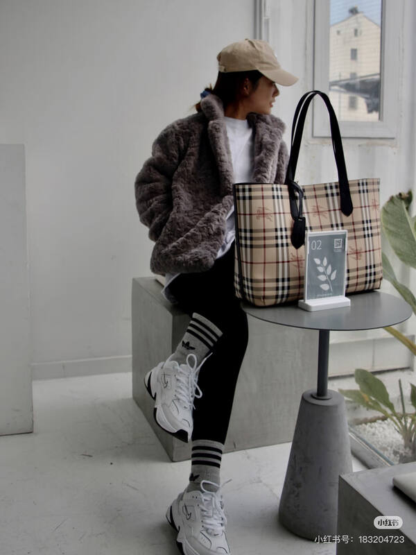 Burberry Black shoulder bag — 1:1 Replica