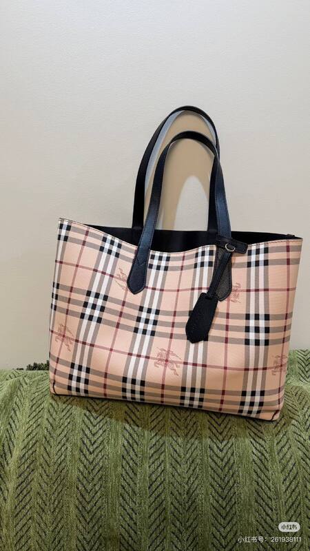 Burberry Black shoulder bag — 1:1 Replica