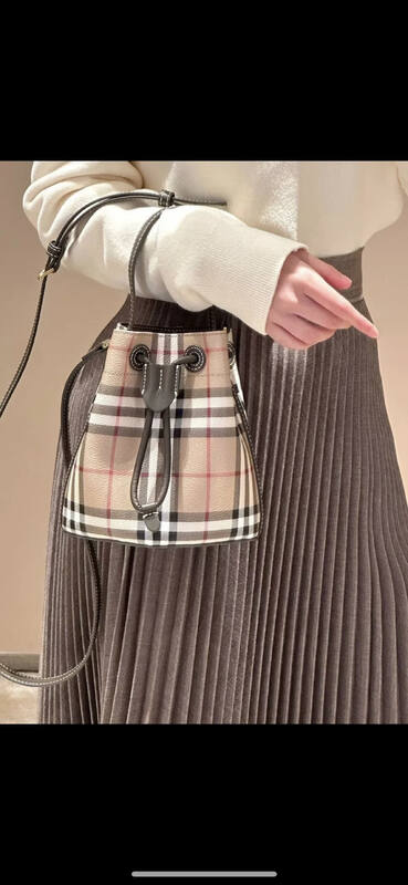 Burberry shoulder bag — Premium Replica