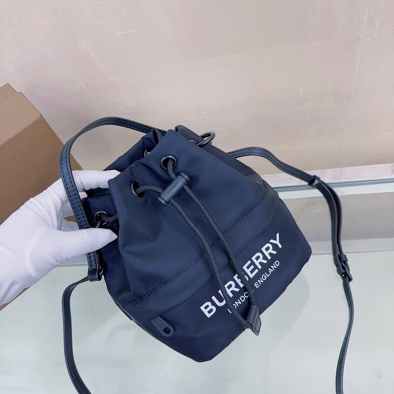 Burberry Black nylon 16x19x10cm bucket bag — Top Quality Replica