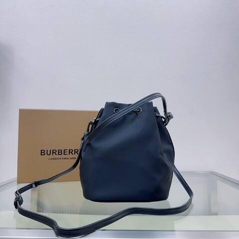 Burberry Black nylon 16x19x10cm bucket bag Top Quality Replica