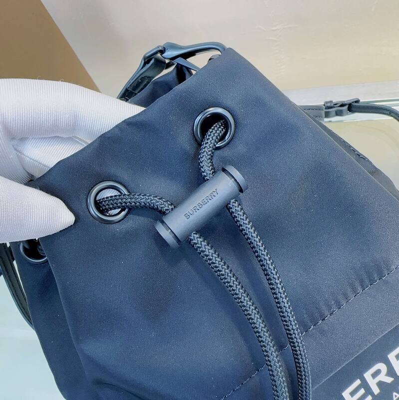 Burberry Black nylon 16x19x10cm bucket bag — Top Quality Replica