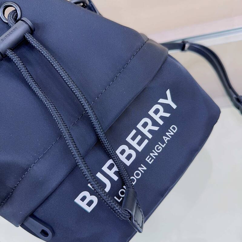 Burberry Black nylon 16x19x10cm bucket bag — Top Quality Replica