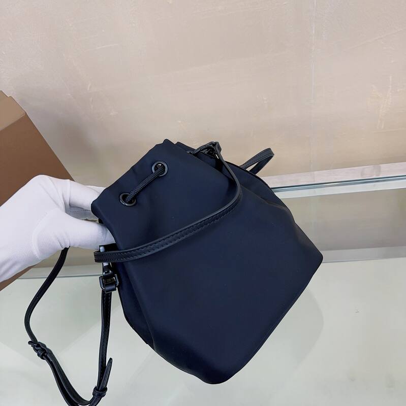 Burberry Black nylon 16x19x10cm bucket bag — Top Quality Replica
