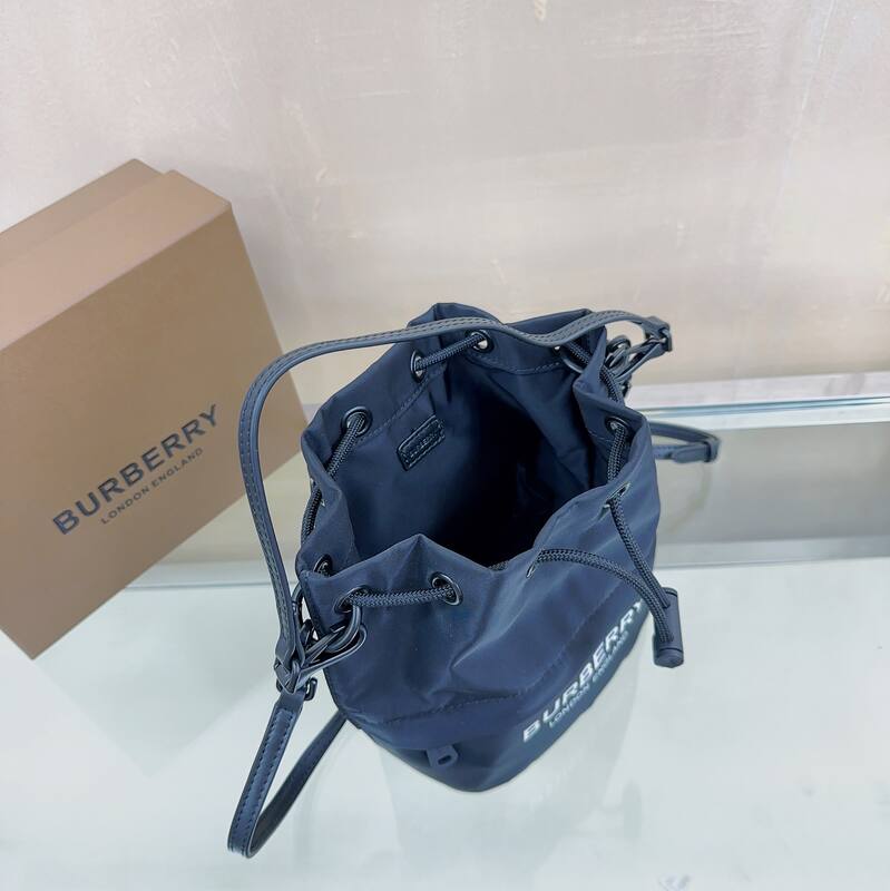 Burberry Black nylon 16x19x10cm bucket bag — Top Quality Replica