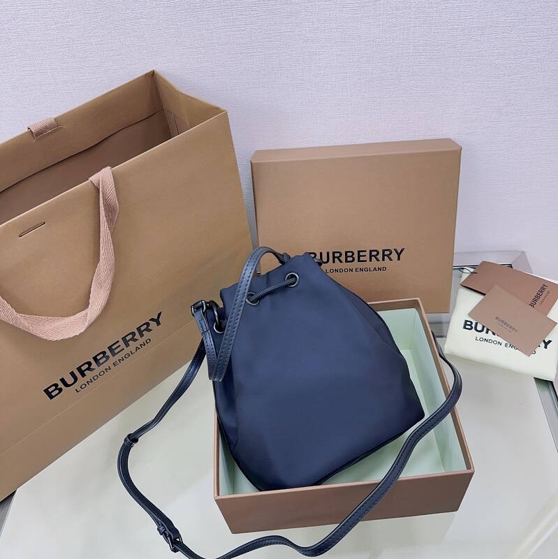Burberry Black nylon 17x19x10cm bucket bag — AAA Quality Replica