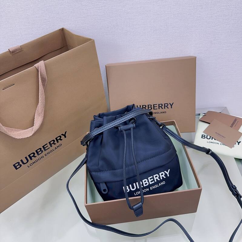 Burberry Black nylon 17x19x10cm bucket bag — AAA Quality Replica