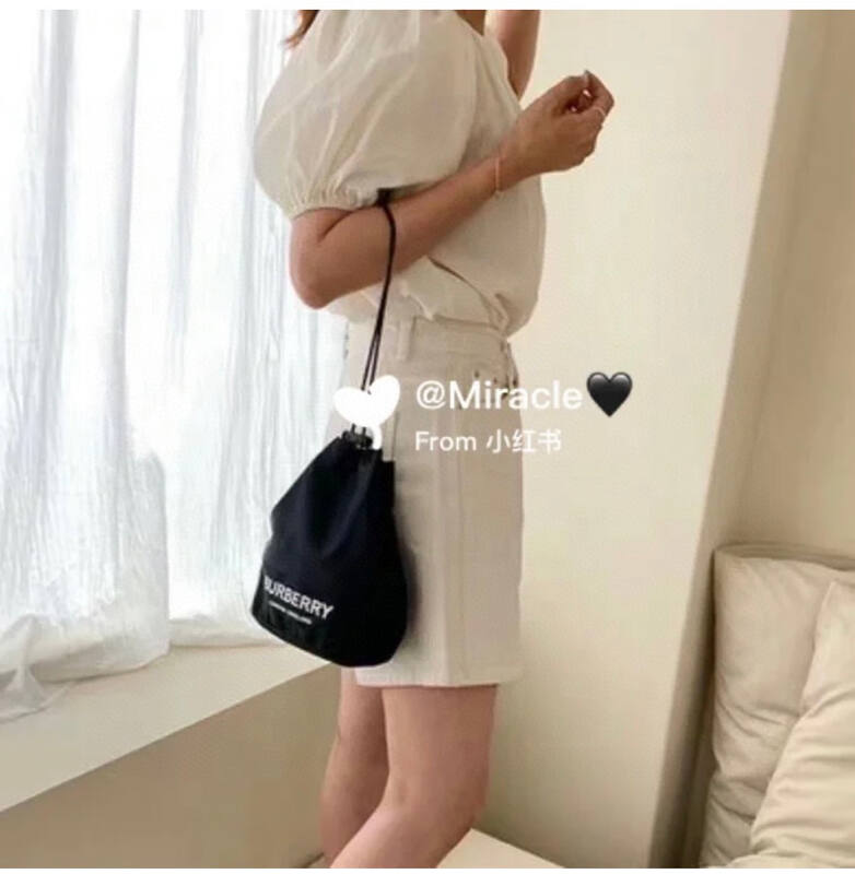 Burberry Black 23x26x13cm crossbody bag — AAA Quality Replica