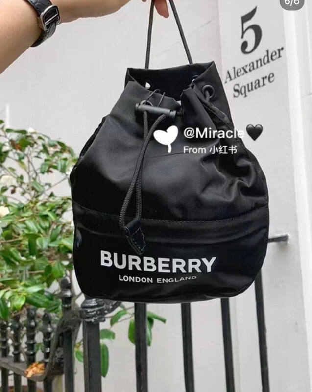 Burberry Black 23x26x13cm crossbody bag — AAA Quality Replica