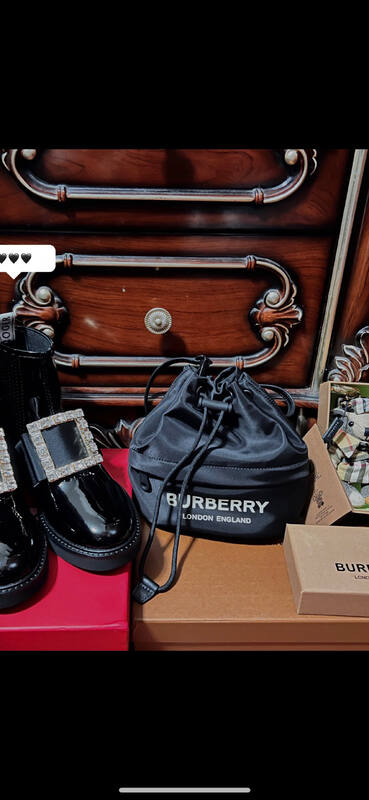 Burberry Black 23x26x13cm crossbody bag — AAA Quality Replica