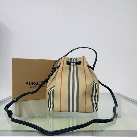 Burberry Icon Stripe Beige Icon Stripe with Black Leather Trim 16x18x10cm bucket bag Premium Replica