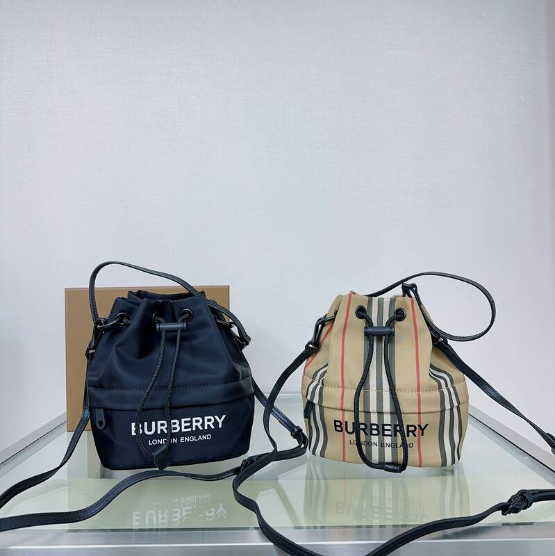 Burberry Black shoulder bag — Premium Replica