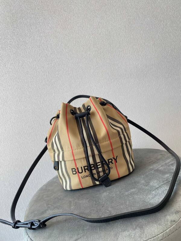 Burberry Black shoulder bag — Premium Replica