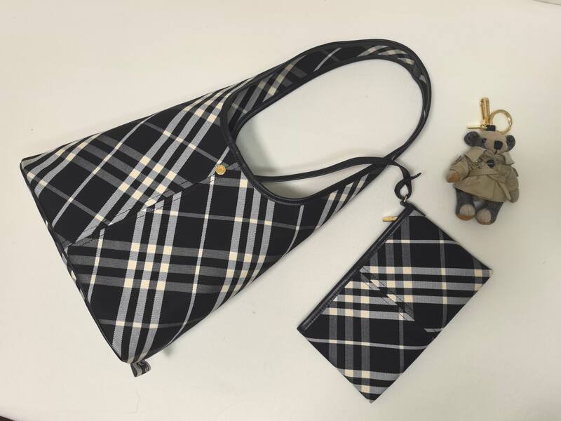 Burberry Black 25x18x10cm shoulder bag — Top Quality Replica