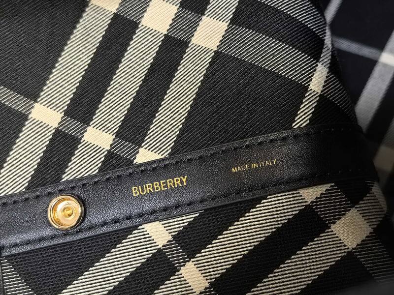 Burberry Black 25x18x10cm shoulder bag — Top Quality Replica