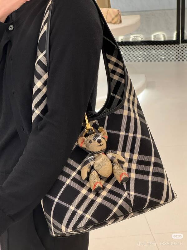 Burberry Black 25x18x10cm shoulder bag — Premium Replica
