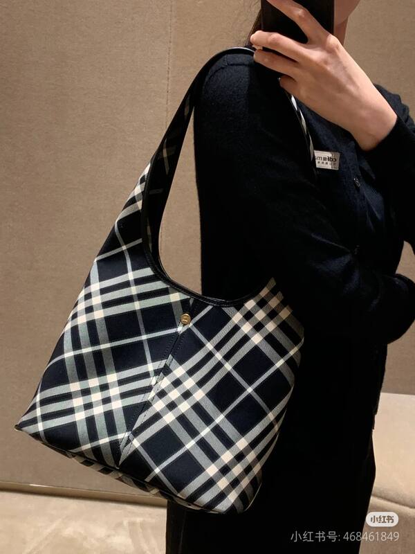 Burberry Black 25x18x10cm shoulder bag — Premium Replica