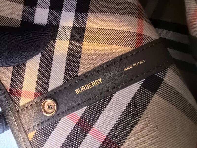 Burberry Beige 25x18x10cm shoulder bag — Top Quality Replica