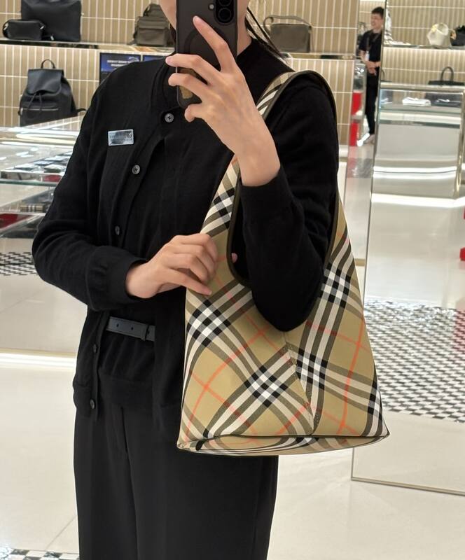 Burberry 25x18x10cm shoulder bag — Premium Replica