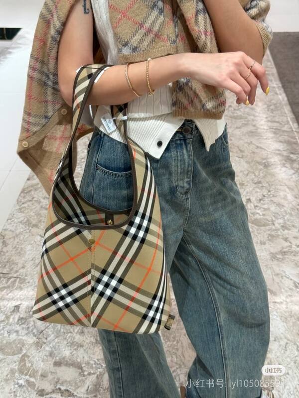 Burberry 25x18x10cm shoulder bag — Premium Replica