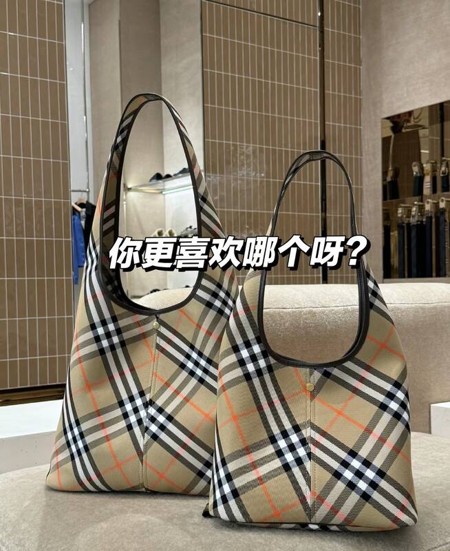 Burberry Black 40x30x16cm shoulder bag — 1:1 Replica