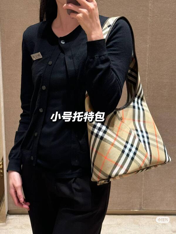 Burberry Black 40x30x16cm shoulder bag — 1:1 Replica