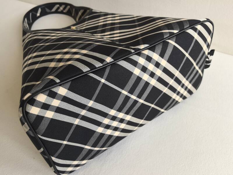 Burberry Black shoulder bag — Premium Replica