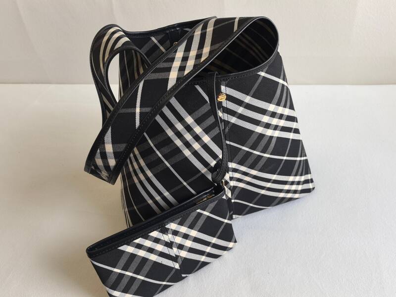 Burberry Black shoulder bag — Premium Replica