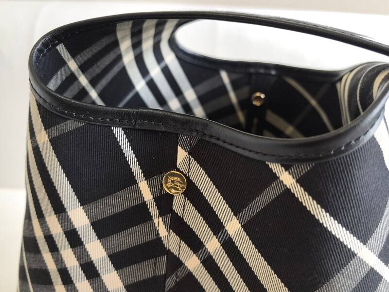 Burberry Black shoulder bag — Premium Replica