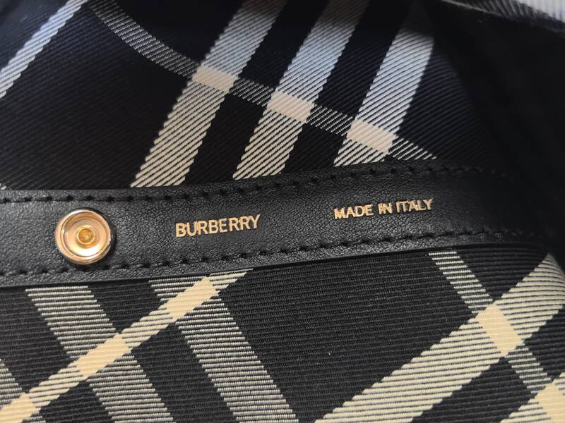 Burberry Black shoulder bag — Premium Replica