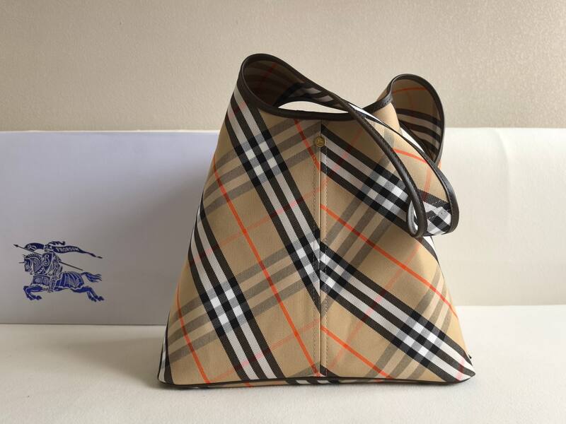 Burberry Beige 40x30x16cm shoulder bag — Premium Replica