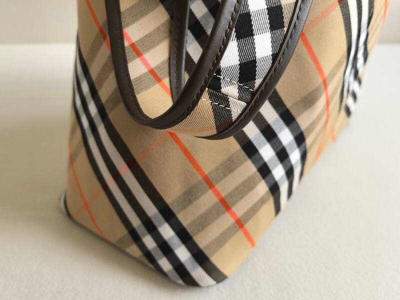 Burberry Beige 40x30x16cm shoulder bag — Premium Replica