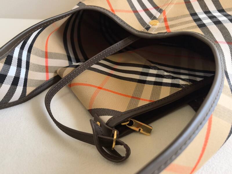 Burberry Beige 40x30x16cm shoulder bag — Premium Replica