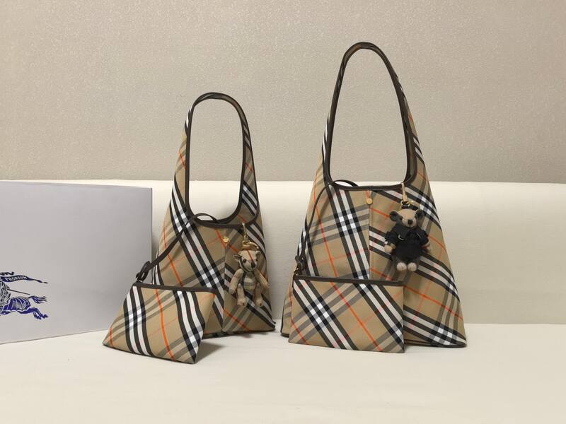 Burberry Black 25x18x10cm shoulder bag — Top Quality Replica